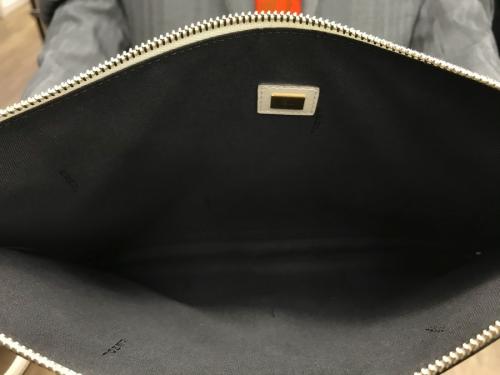 フェンディのLARGE FLAT POUCH