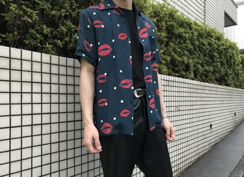 KISSプリントアロハシャツのメンズ