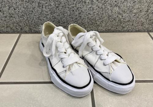 オリジナルソールデニムパッチワークローカットスニーカーのメンズ