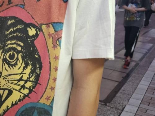 グッチのTiger print Tee