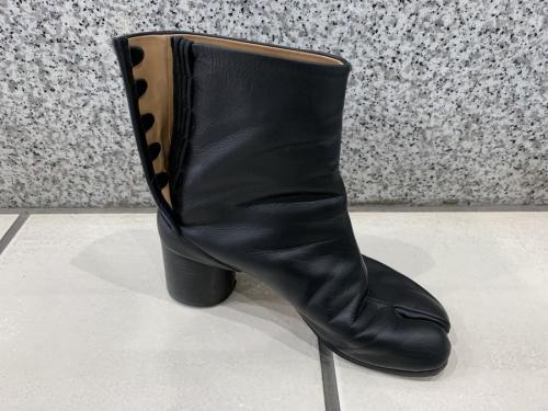 メゾンマルジェラの足袋ブーツ