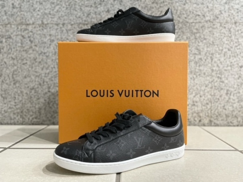 ラグジュアリーブランドのLOUIS VUITTON 　