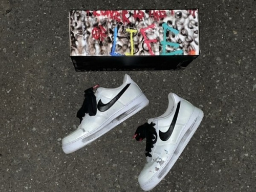 コラボ・別注アイテムのNIKE×PEACEMINUSONE