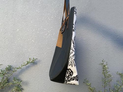 トートバッグのフラワープリント