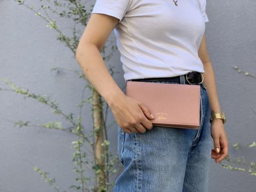 グッチのスウィングショルダーウォレット