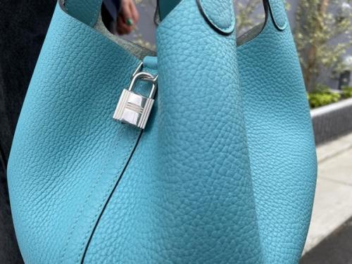 エルメスのピコタンロックMM