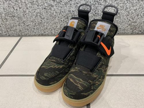 NIKE × carharttのナイキ × カーハート