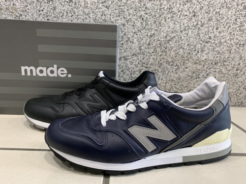 スニーカーのNEW BALANCE