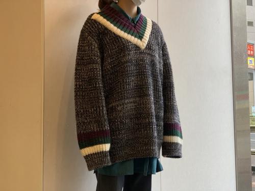 カラービーコンのMixed Knit V neck