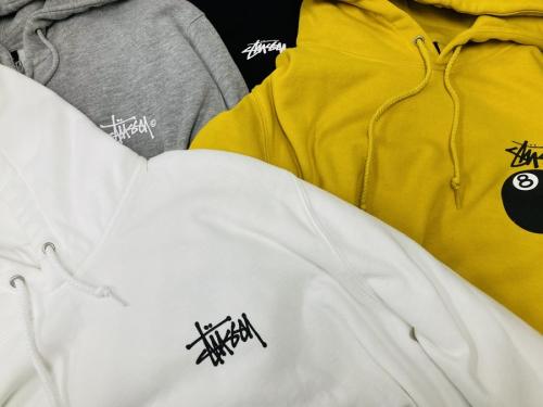 ステューシーのパーカー