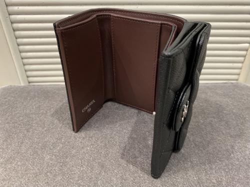 シャネルのコンパクトウォレット