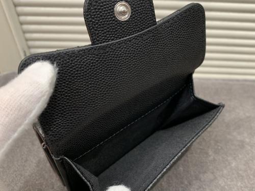 コンパクトウォレットのキャビアスキン