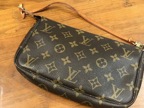 ラグジュアリーブランドのLOUIS VUITTON 　