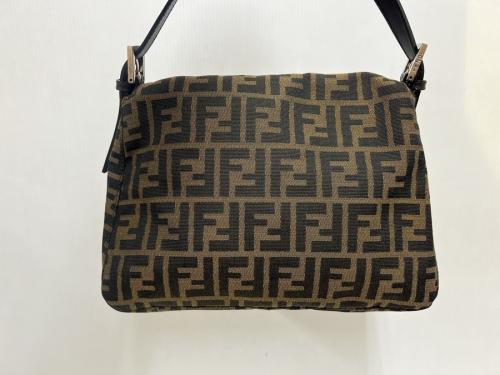 フェンディのマンマバケット