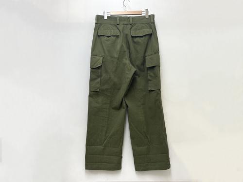 フレンチアーミーのカーゴパンツ