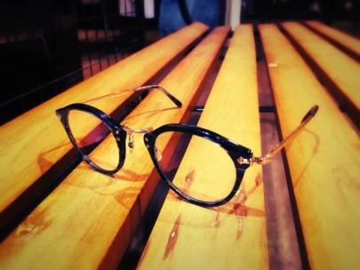 「オリバーピープルズのOLIVER PEOPLES 」