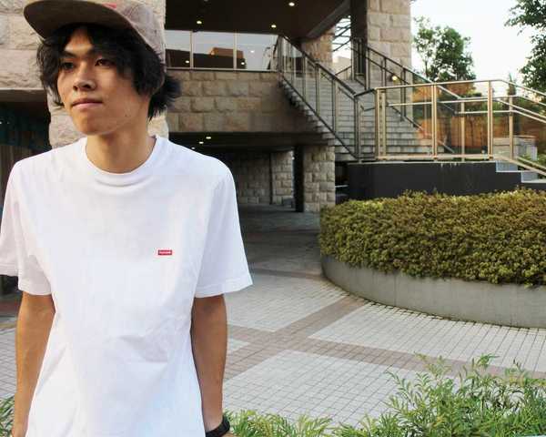 【美品】supreme small box tee