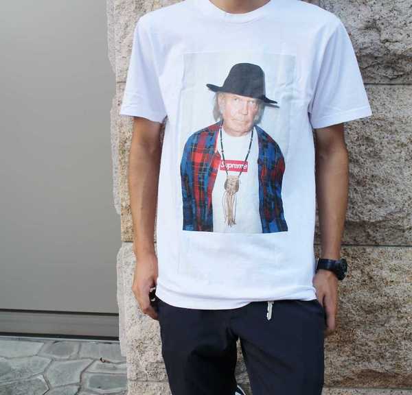 SUPREMEのポスターを飾ったあのTシャツが・・・[2015.08.16発行]｜トレ