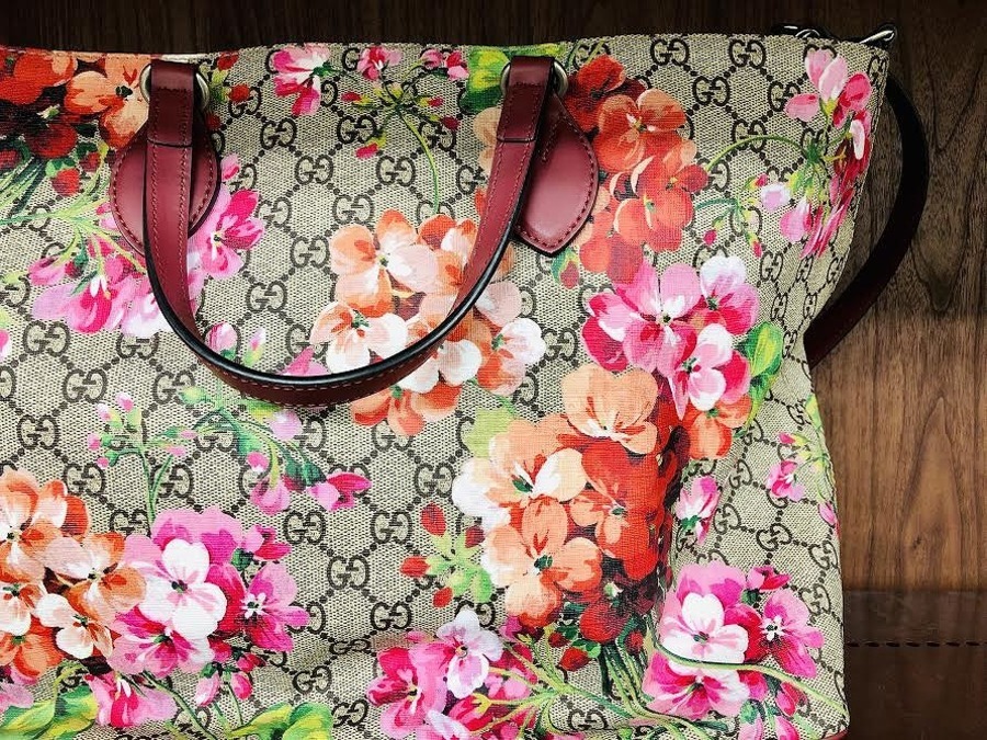 GUCCI GGブルームス ローズフローラルプリントトートバッグが