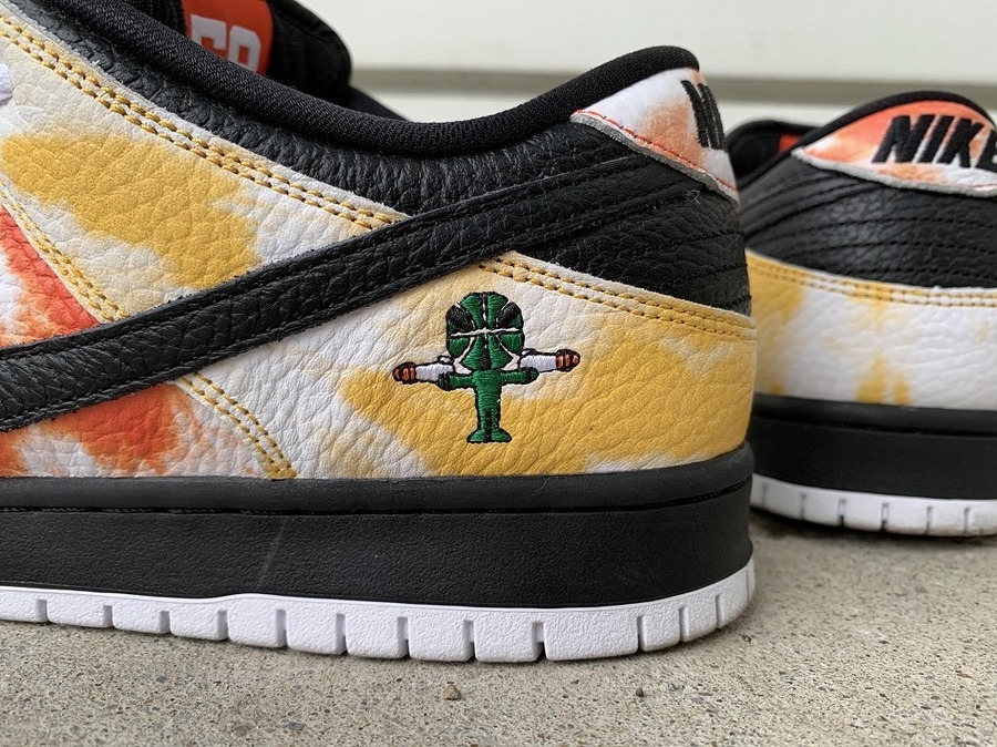 NIKE SB】DUNK LOW PRO QS ROSWELL RAYGUNSが入荷致しました NIKE SB】DUNK LOW PRO QS ROSWELL RAYGUNSが入荷致しました