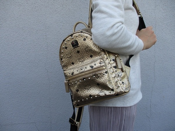 お値下げしました！MCM スタッズ付きバックパック 人気ブランドバッグ】MCM/エムシーエム スタークスタッズ付き