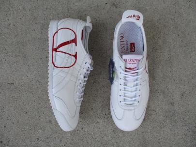 「スニーカーのVALENTINO × onitsuka tiger 」