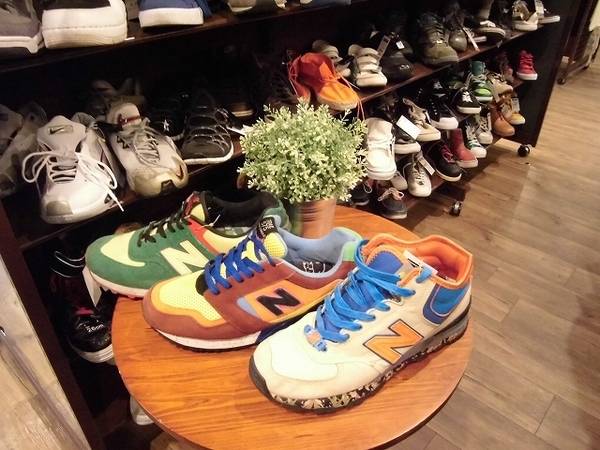 夏のオシャレは足元が大事!!ニューバランス(NEW BALANCE)などのスニーカー大量展示中!![2013.05.13発行]｜トレファクス ...