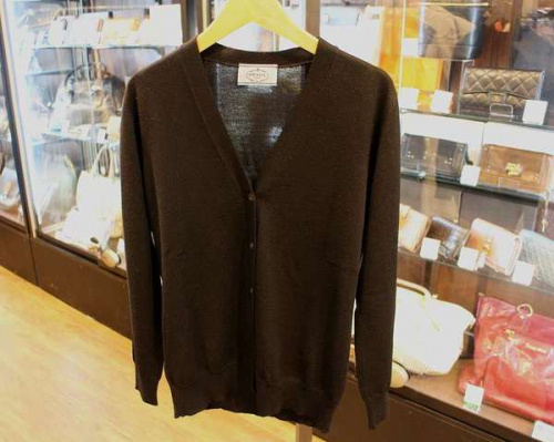 トップスのカーディガン