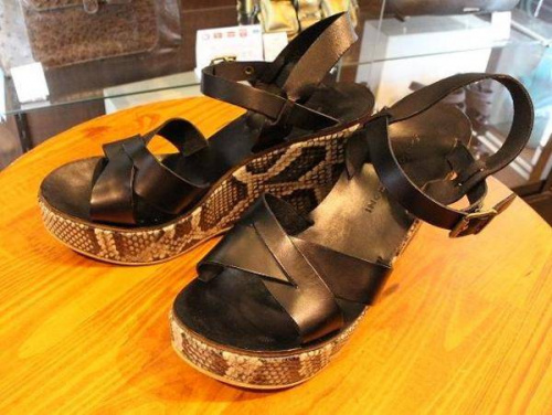 シューズ・バッグのサンダル