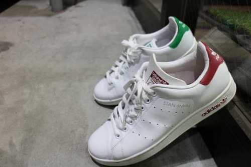 アディダスの靴