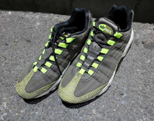 シューズ・バッグのスニーカー