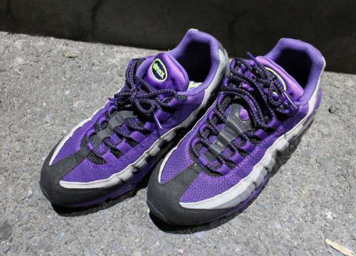 スニーカーのNIKE