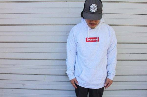 メンズのパーカー