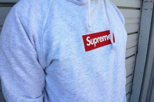 パーカーのトップス