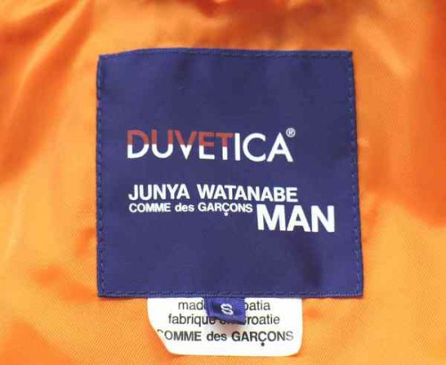 ダウンジャケットのデュベティカ