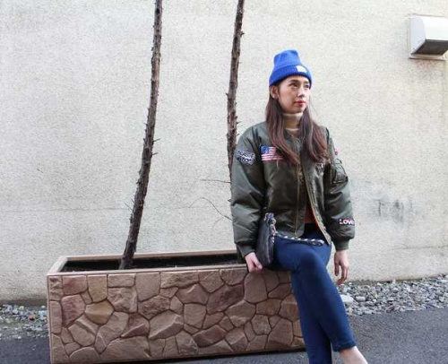 トップスのボンバージャケット