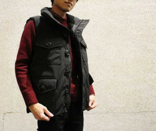 ダウンベストのカナダグース