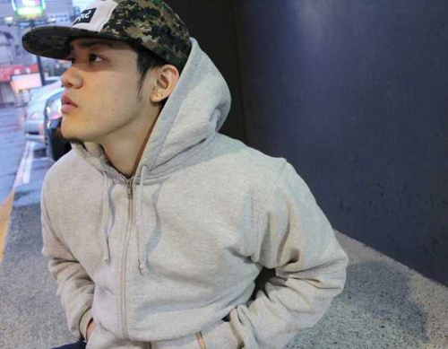 トップスのパーカー