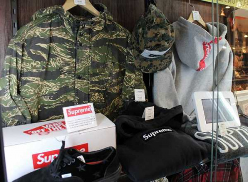 キャンプキャップのシュプリーム