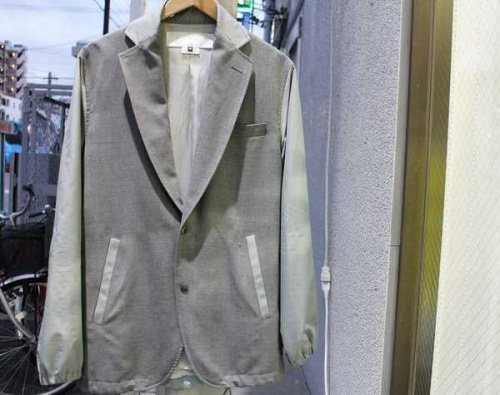 トップスのジャケット