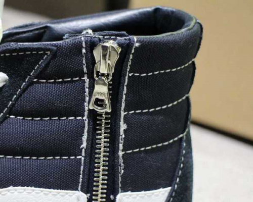 靴のスニーカー