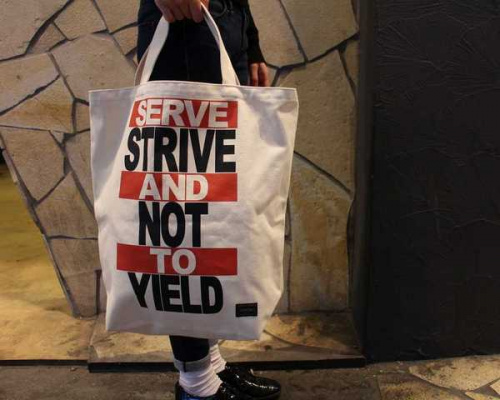 ショルダーバッグのWhite Mountaineering