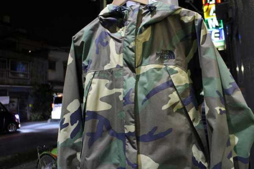 トップスのジャケット