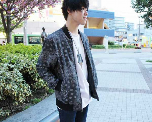 トップスのデニムジャケット