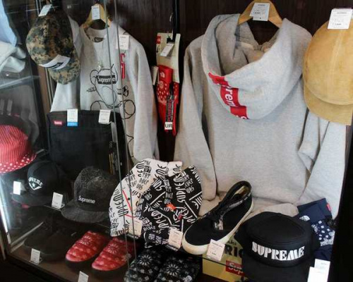 SUPREMEのシュプリーム