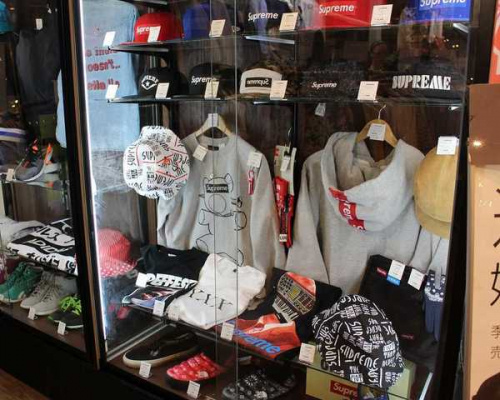 アロハシャツのSUPREME