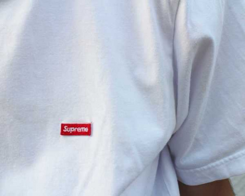 Ｔシャツのシュプリーム