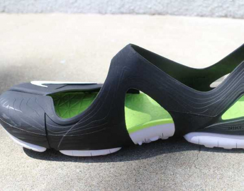 スニーカーのBEAMS