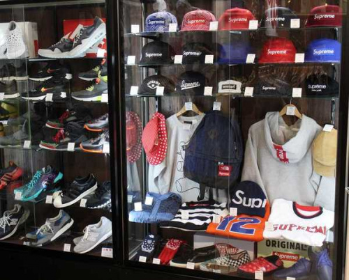 Tシャツのトップス