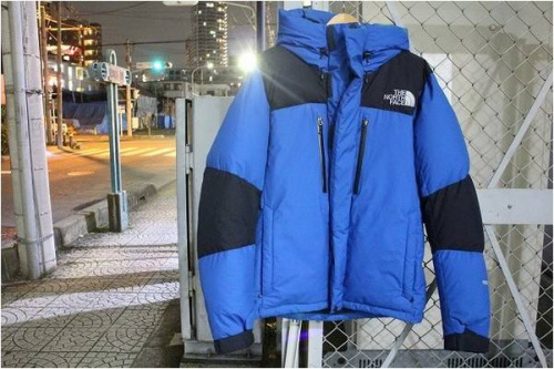 アウトドアのダウン